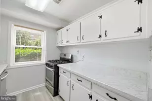 8026 Lakecrest Dr, Greenbelt, MD 20770 - Photo 15