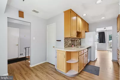 8813 Patricia Court, College Park, MD 20740 - Photo 9
