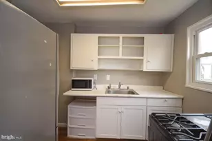 5000 Surrey Ln, Hyattsville, MD 20784 - Photo 7