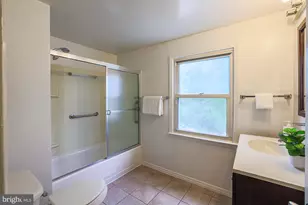 4618 Birchtree Ln, Temple Hills, MD 20748 - Photo 13
