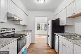 6911 Cipriano Woods Ct, Lanham, MD 20706 - Photo 9