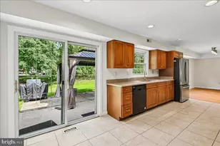 12218 Valerie Ln, Laurel, MD 20708 - Photo 15