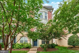 866 Regents Square, Oxon Hill, MD 20745 - Photo 3