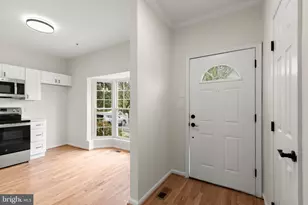 6916 Flag Harbor Dr, District Heights, MD 20747 - Photo 3