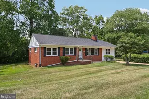 9203 Wellington Ct, Lanham, MD 20706 - Photo 3