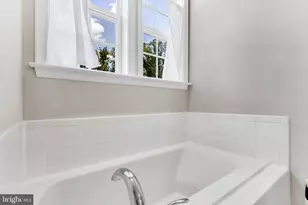 8710 Sweet Lauren Ct, Upper Marlboro, MD 20772 - Photo 11