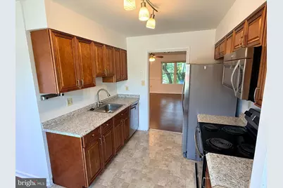 7007 Cipriano Woods Court, Lanham, MD 20706 - Photo 5