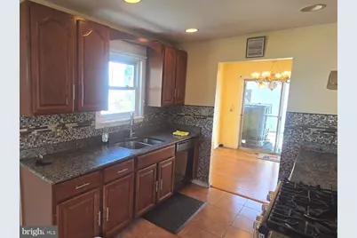 7906 Dawnwood Court, Lanham, MD 20706 - Photo 9