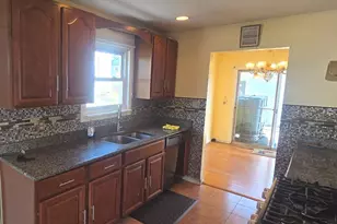 7906 Dawnwood Ct, Lanham, MD 20706 - Photo 9