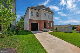 8805 Glenarden Pkwy, Lanham, MD 20706 - Photo 29