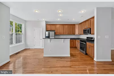 8010 Homefield Drive, Landover, MD 20785 - Photo 13