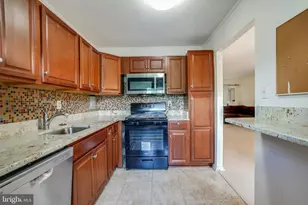 6002 Westchester Park Dr, College Park, MD 20740 - Photo 9