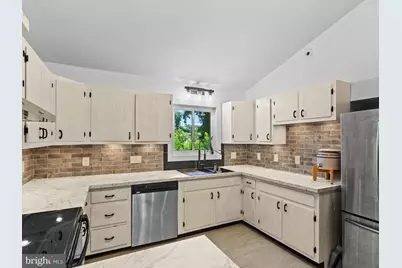 1811 Clayton Drive, Oxon Hill, MD 20745 - Photo 17