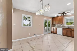 8816 Saunders Ln, Lanham, MD 20706 - Photo 9