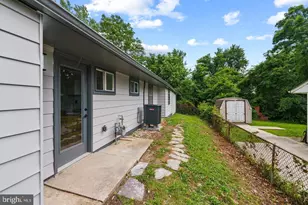 1125 Devonshire Dr, Oxon Hill, MD 20745 - Photo 3