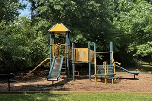 2805 Forest Run Dr, District Heights, MD 20747 - Photo 23