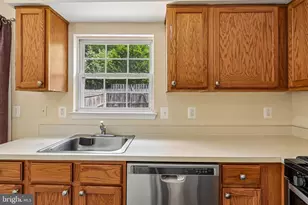 6233 E Hil Mar Cir, District Heights, MD 20747 - Photo 13