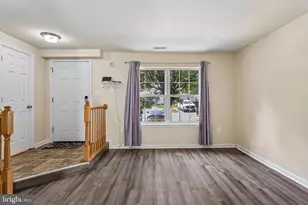 6233 E Hil Mar Cir, District Heights, MD 20747 - Photo 9