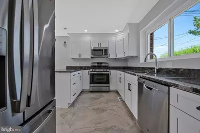 915 E Meadows Court, Oxon Hill, MD 20745 - Photo 9