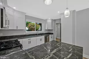 915 E Meadows Ct, Oxon Hill, MD 20745 - Photo 11