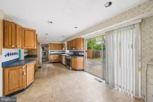 12801 Beaverdale Ln, Bowie, MD 20715 - Photo 17