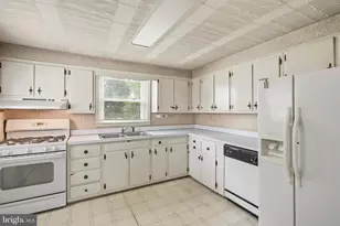 924 Nichols Dr, Laurel, MD 20707 - Photo 11