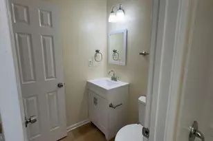 2431 W Rosecroft Village Cir, Oxon Hill, MD 20745 - Photo 9