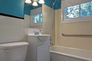 8 Laurel Hill Rd, Greenbelt, MD 20770 - Photo 9