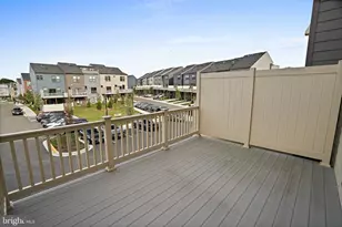 4807 Vista Green Ln, Lanham, MD 20706 - Photo 3