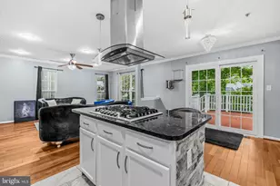 10105 Summershade Ln, Springdale, MD 20774 - Photo 11