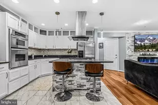 10105 Summershade Ln, Springdale, MD 20774 - Photo 9