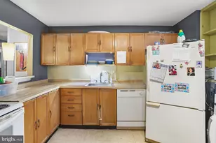 7129 Cipriano Springs Dr, Lanham, MD 20706 - Photo 9