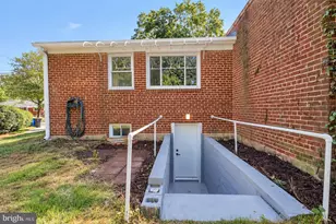 3527 Chadwick Ct, Temple Hills, MD 20748 - Photo 5