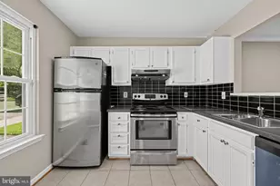 2946 Buckthorn Ct, Lanham, MD 20706 - Photo 17
