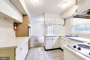 12221 Marne Ln, Bowie, MD 20715 - Photo 9