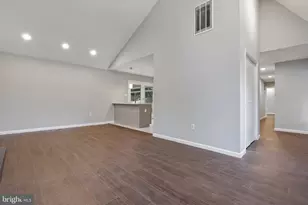 37 Lakeside Dr, Greenbelt, MD 20770 - Photo 3