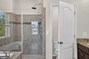 510 Overlook Park Dr, Oxon Hill, MD 20745 - Photo 19