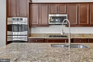 510 Overlook Park Dr, Oxon Hill, MD 20745 - Photo 13