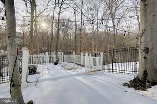 8105 Red Farm Ln, Bowie, MD 20715 - Photo 15