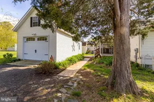 38338 Point Breeze Rd, Coltons Point, MD 20626 - Photo 13