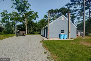 215 N 1st St, Crisfield, MD 21817 - Photo 5
