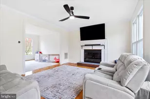 11411 Woodview Dr, Hagerstown, MD 21742 - Photo 7