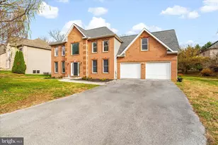 11411 Woodview Dr, Hagerstown, MD 21742 - Photo 1