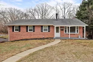 1056 Valleybrook Dr, Hagerstown, MD 21742 - Photo 1