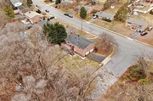 1056 Valleybrook Dr, Hagerstown, MD 21742 - Photo 9