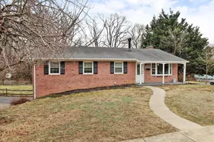 1056 Valleybrook Dr, Hagerstown, MD 21742 - Photo 3