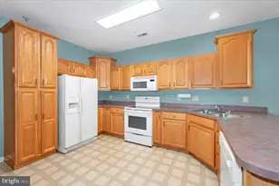 279 Sunbrook Ln, Hagerstown, MD 21742 - Photo 3