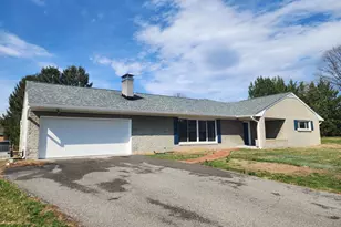 15 Brightwood Cir, Hagerstown, MD 21740 - Photo 1