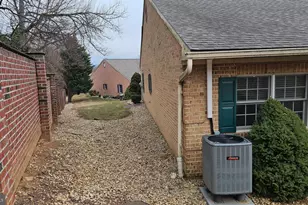 313 Sunbrook Ln, Hagerstown, MD 21742 - Photo 3