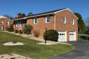 18360 Woodside Dr, Hagerstown, MD 21740 - Photo 1